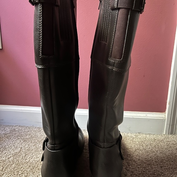 Boots - Picture 4 of 5